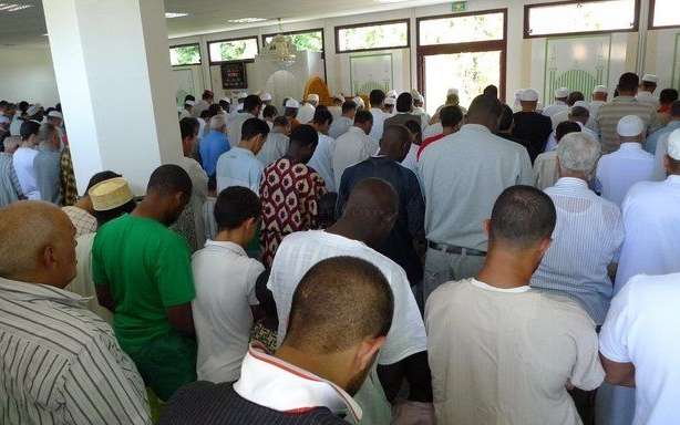 ramadan un maire refuse de preter la salle des fetes pour la priere